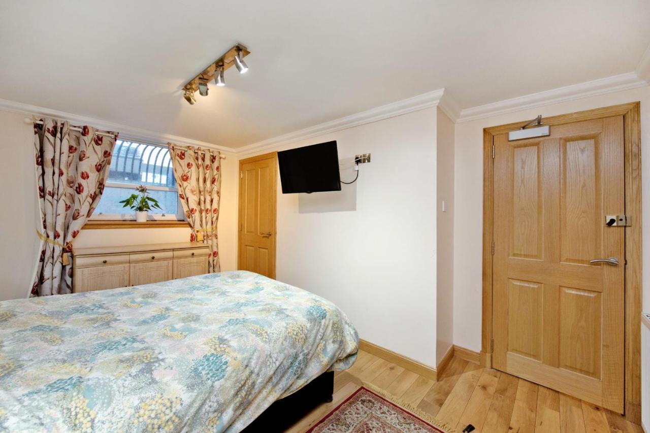 Grand Mansion 9 Beds Sleeps 17 Parking - Groups