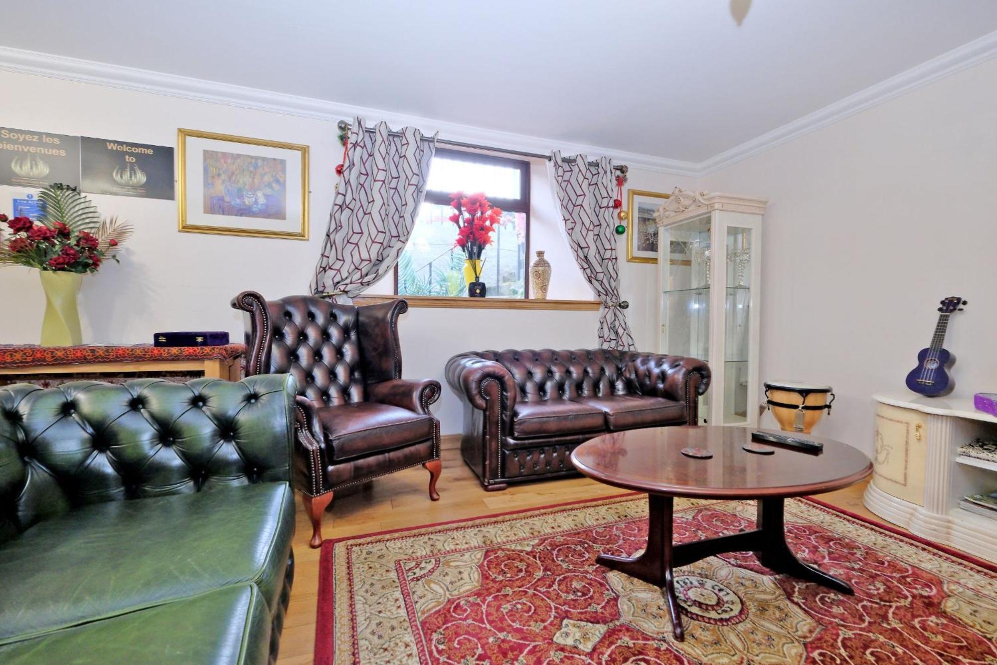 Grand Mansion 9 Beds Sleeps 17 Parking - Groups Holiday home *